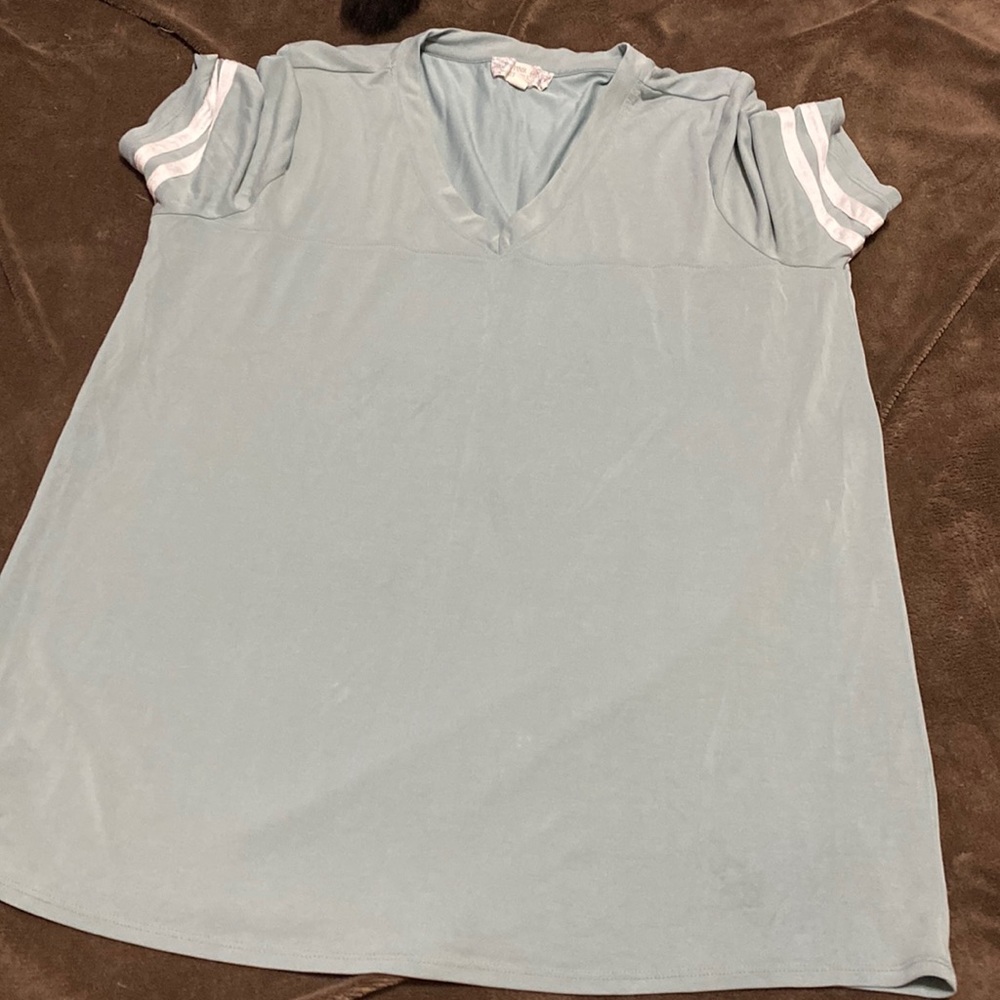 blue v neck t shirt